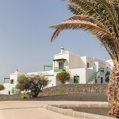 Apartamento Om Con Piscina Y Vistas Al Mar Leilighet Costa Teguise Eksteriør bilde