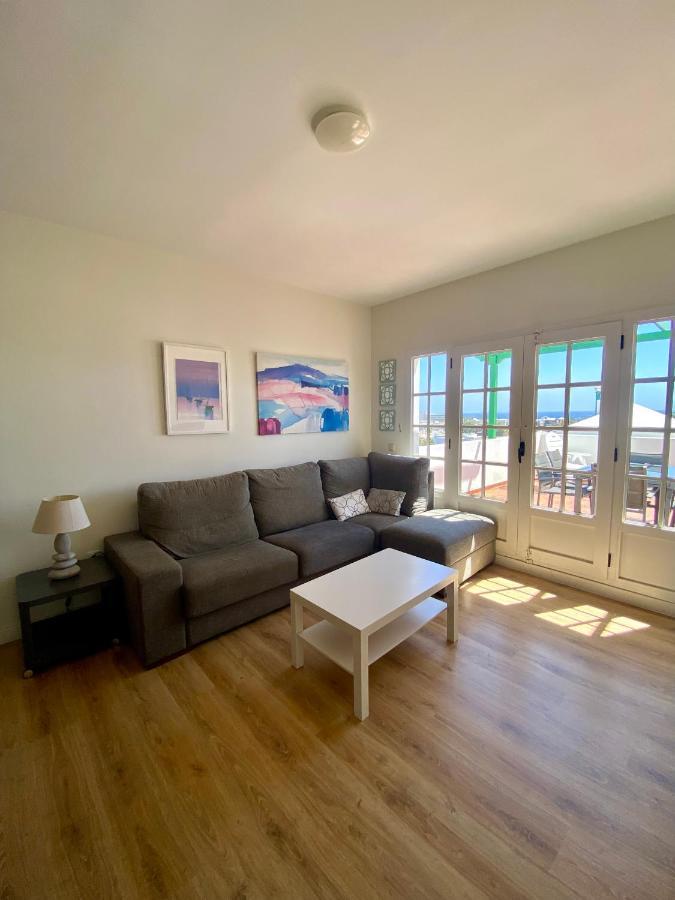 Apartamento Om Con Piscina Y Vistas Al Mar Leilighet Costa Teguise Eksteriør bilde