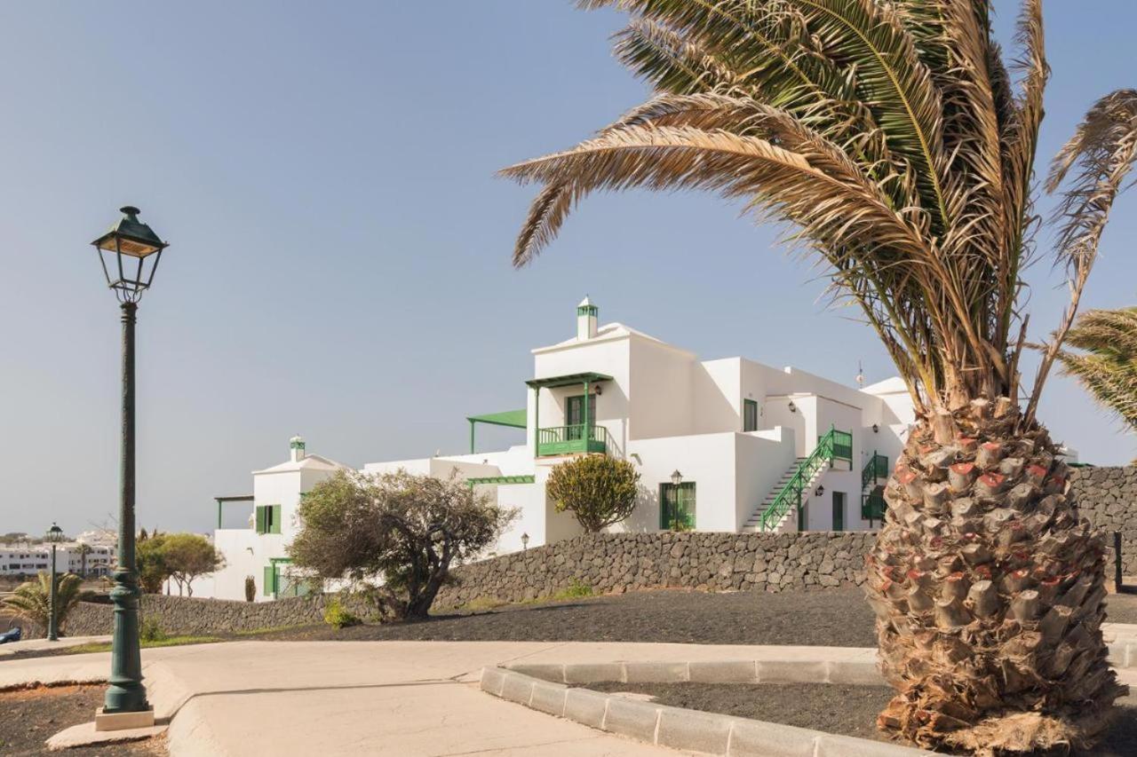 Apartamento Om Con Piscina Y Vistas Al Mar Leilighet Costa Teguise Eksteriør bilde
